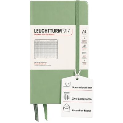 LEUCHTTURM1917 363942 Notizbuch Pocket (A6), Hardcover, 187 nummerierte Seiten, Salbei, Kariert LEUCHTTURM1917 363942 Notizbuch Pocket (A6), Hardcover, 187 nummerierte Seiten, Salbei, Kariert