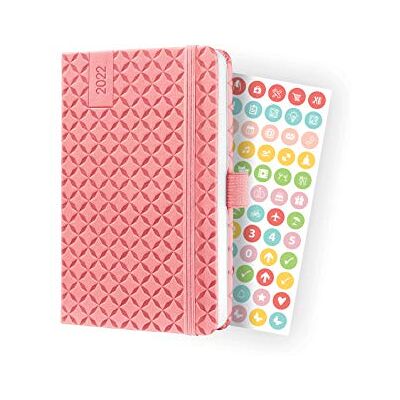 Sigel J2110 Wochenkalender Jolie 2022 ca. A6 rose Hardcover 174 Seiten mit fröhlichem Kalendarium, vielen Infos und praktischen Stickern FSC-zertifiziert Terminplaner Sigel J2110 Wochenkalender Jolie 2022 ca. A6 rose Hardcover 174 Seiten mit fröhlichem Kalendarium, vielen Infos und praktischen Stickern FSC-zertifiziert Terminplaner