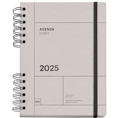 Miquelrius Kalender 2025, Jahresplaner, 155 x 213 mm, Wochenansicht, Umschlag aus Karton, nachhaltiges Papier 100 g/m², Gummiverschluss, Katalanisch, Englisch und Portugiesisch, Grau Miquelrius Kalender 2025, Jahresplaner, 155 x 213 mm, Wochenansicht, Umschlag aus Karton, nachhaltiges Papier 100 g/m², Gummiverschluss, Katalanisch, Englisch und Portugiesisch, Grau