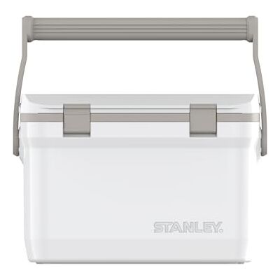 Stanley 1913 Adventure Outdoor Cooler 15.1L Doppelwandige Schaumisolierung BPA-frei Kühlbox Als Sitzmöglichkeit geeignet Robuste Reisekühltruhe Auslaufsicher Stanley 1913 Adventure Outdoor Cooler 15.1L Doppelwandige Schaumisolierung BPA-frei Kühlbox Als Sitzmöglichkeit geeignet Robuste Reisekühltruhe Auslaufsicher