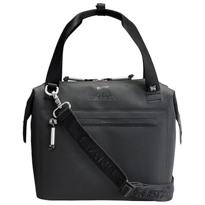 Stanley 1913 All-Day Julienne Maxi Cooler 100% Recyceltes Polyester Tragegriff Reißverschlussöffnung Anpassbare Riemen Netztaschen Erhabenes Logo Kontrastierende Farben Stanley 1913 All-Day Julienne Maxi Cooler 100% Recyceltes Polyester Tragegriff Reißverschlussöffnung Anpassbare Riemen Netztaschen Erhabenes Logo Kontrastierende Farben