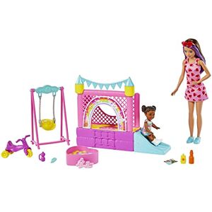 Barbie Skipper Babysitter Inc Bounce House, 1x Puppe Skipper mit braunen und lila Haaren, 1x Kleinkind mit braunen Zöpfen, Schaukel, Rutsche, Zubehör, Geschenk für Kinder ab 3 Jahren Barbie Skipper Babysitter Inc Bounce House, 1x Puppe Skipper mit braunen und lila Haaren, 1x Kleinkind mit braunen Zöpfen, Schaukel, Rutsche, Zubehör, Geschenk für Kinder ab 3 Jahren