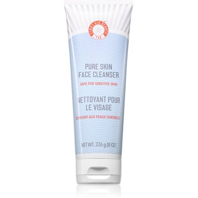First Aid Beauty Pure Skin cleansing solution for the face 226 g First Aid Beauty Pure Skin cleansing solution for the face 226 g