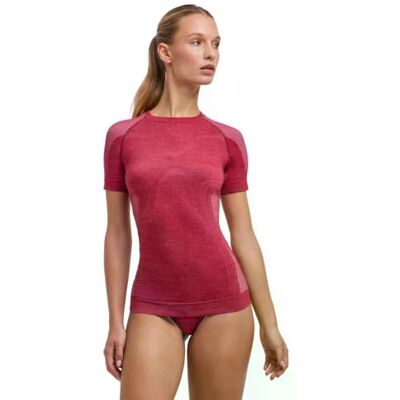 FALKE Women's Wool-Tech Light W S/s Ts Functional Yarn Quick Dry Base Layer Top 1 Piece, Red Ruby 8830, M FALKE Women's Wool-Tech Light W S/s Ts Functional Yarn Quick Dry Base Layer Top 1 Piece, Red Ruby 8830, M