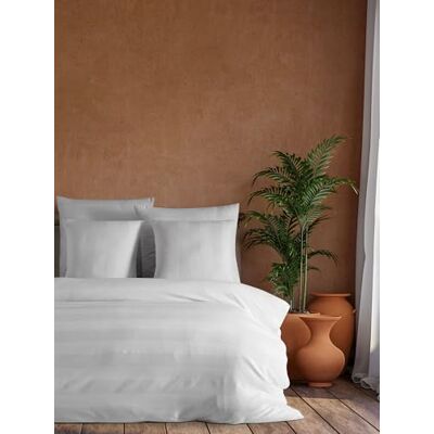 Nuit Des Rêves Double Quilt Cover Set (200 x 200 cm), White, 70% Cotton/30% Polyester, 2 Pillowcases (80 x 80 cm), Machine Washable, Elegant Button Closure Nuit Des Rêves Double Quilt Cover Set (200 x 200 cm), White, 70% Cotton/30% Polyester, 2 Pillowcases (80 x 80 cm), Machine Washable, Elegant Button Closure