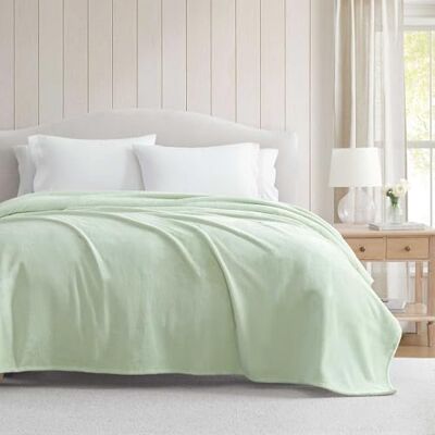 Martha Stewart Twin Size Blanket, Ultra-Soft Plush Fleece Throw Blanket with Double-Needle Stitching, 350 GSM, Medium Weight Bedding for Bed or Couch (Bedford Solid Green) Martha Stewart Twin Size Blanket, Ultra-Soft Plush Fleece Throw Blanket with Double-Needle Stitching, 350 GSM, Medium Weight Bedding for Bed or Couch (Bedford Solid Green)