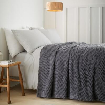Catherine Lansfield Heat Buddy Super Thermal 200x220cm Blanket Charcoal Catherine Lansfield Heat Buddy Super Thermal 200x220cm Blanket Charcoal