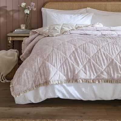 furn. Wylder Amelia Bedspread – Reversible Floral Quilted Ruffle Trim Coverlet Bedding (Blush – 150x200cm) furn. Wylder Amelia Bedspread – Reversible Floral Quilted Ruffle Trim Coverlet Bedding (Blush – 150x200cm)