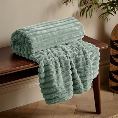 Catherine Lansfield Cosy Ribbed Faux Fur 130x170cm Blanket Throw Green Catherine Lansfield Cosy Ribbed Faux Fur 130x170cm Blanket Throw Green