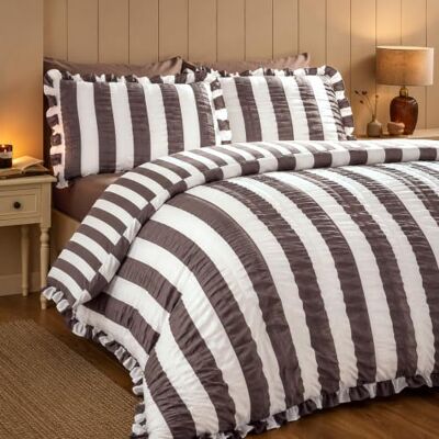 Catherine Lansfield Seersucker Frill Stripe Super King Duvet Set Chocolate Catherine Lansfield Seersucker Frill Stripe Super King Duvet Set Chocolate