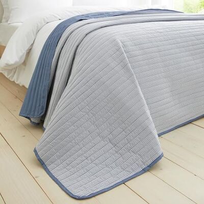 Catherine Lansfield Stripe Quilted Reversible 220x230 cm Bedspread Blue Catherine Lansfield Stripe Quilted Reversible 220x230 cm Bedspread Blue