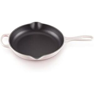 LE CREUSET Signature Enamelled Cast Iron Skillet Frying Pan with Helper Handle and Two Pouring Lips, 23 cm, Shell Pink, 20182237770422 LE CREUSET Signature Enamelled Cast Iron Skillet Frying Pan with Helper Handle and Two Pouring Lips, 23 cm, Shell Pink, 20182237770422