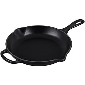LE CREUSET Signature Enamelled Cast Iron Skillet Frying Pan with Helper Handle and Two Pouring Lips, 23 cm, Matte Black, 20182230000422 LE CREUSET Signature Enamelled Cast Iron Skillet Frying Pan with Helper Handle and Two Pouring Lips, 23 cm, Matte Black, 20182230000422