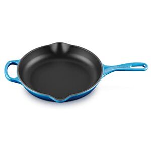 LE CREUSET Signature Enamelled Cast Iron Skillet Frying Pan with Helper Handle and Two Pouring Lips, for All Hob Types and Ovens, 23 cm, Azure, 20182232200422 LE CREUSET Signature Enamelled Cast Iron Skillet Frying Pan with Helper Handle and Two Pouring Lips, for All Hob Types and Ovens, 23 cm, Azure, 20182232200422