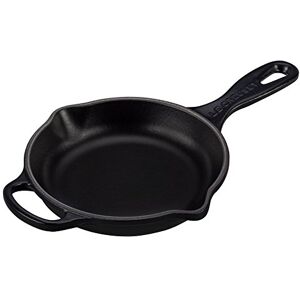LE CREUSET Signature Enamelled Cast Iron Skillet Frying Pan with Helper Handle and Two Pouring Lips, 16 cm, Matte Black, 20182160000422 LE CREUSET Signature Enamelled Cast Iron Skillet Frying Pan with Helper Handle and Two Pouring Lips, 16 cm, Matte Black, 20182160000422