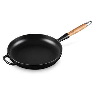 LE CREUSET Signature Cast Iron Frying Pan with Wooden Handle 24cm Matte Black, 20258240000422 LE CREUSET Signature Cast Iron Frying Pan with Wooden Handle 24cm Matte Black, 20258240000422