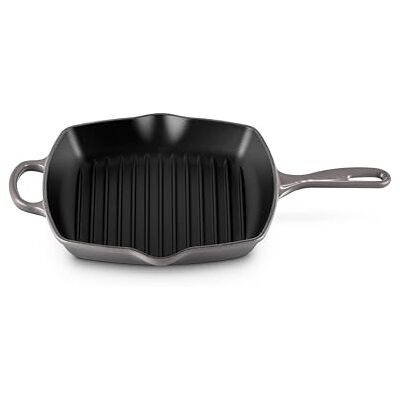 LE CREUSET Signature Enamelled Cast Iron Grillit Frying Pan with Helper Handle and Two Pouring Lips, for All Hob Types and Ovens, 26 cm, Flint, 20183264440422 LE CREUSET Signature Enamelled Cast Iron Grillit Frying Pan with Helper Handle and Two Pouring Lips, for All Hob Types and Ovens, 26 cm, Flint, 20183264440422