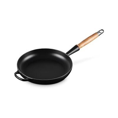 LE CREUSET Signature Cast Iron Frying Pan with Wooden Handle 26cm Matte Black, 20258260000422 LE CREUSET Signature Cast Iron Frying Pan with Wooden Handle 26cm Matte Black, 20258260000422