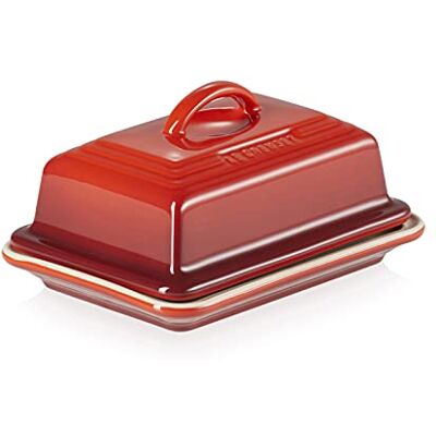 LE CREUSET Stoneware Butter Dish, 900 g, 17 x 12.5 x 9 cm, Cerise, 70837170600000 LE CREUSET Stoneware Butter Dish, 900 g, 17 x 12.5 x 9 cm, Cerise, 70837170600000