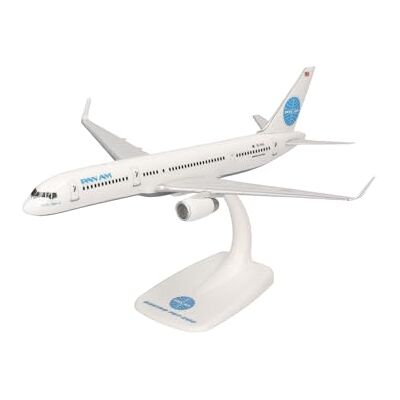 Herpa Snap-fit airplane model Pan Am Boeing 757-200 "Tracing the Transatlantic" on scale of 1:200, plastic miniature with pedastal, model building, collectors edition Herpa Snap-fit airplane model Pan Am Boeing 757-200 "Tracing the Transatlantic" on scale of 1:200, plastic miniature with pedastal, model building, collectors edition