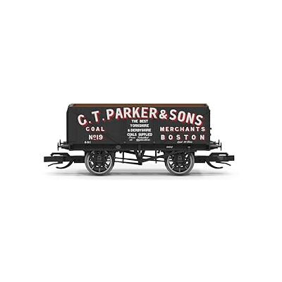 Hornby TT:120 TT6040 GTParker & Sons 7 Plank Wagon, Black Hornby TT:120 TT6040 GTParker & Sons 7 Plank Wagon, Black