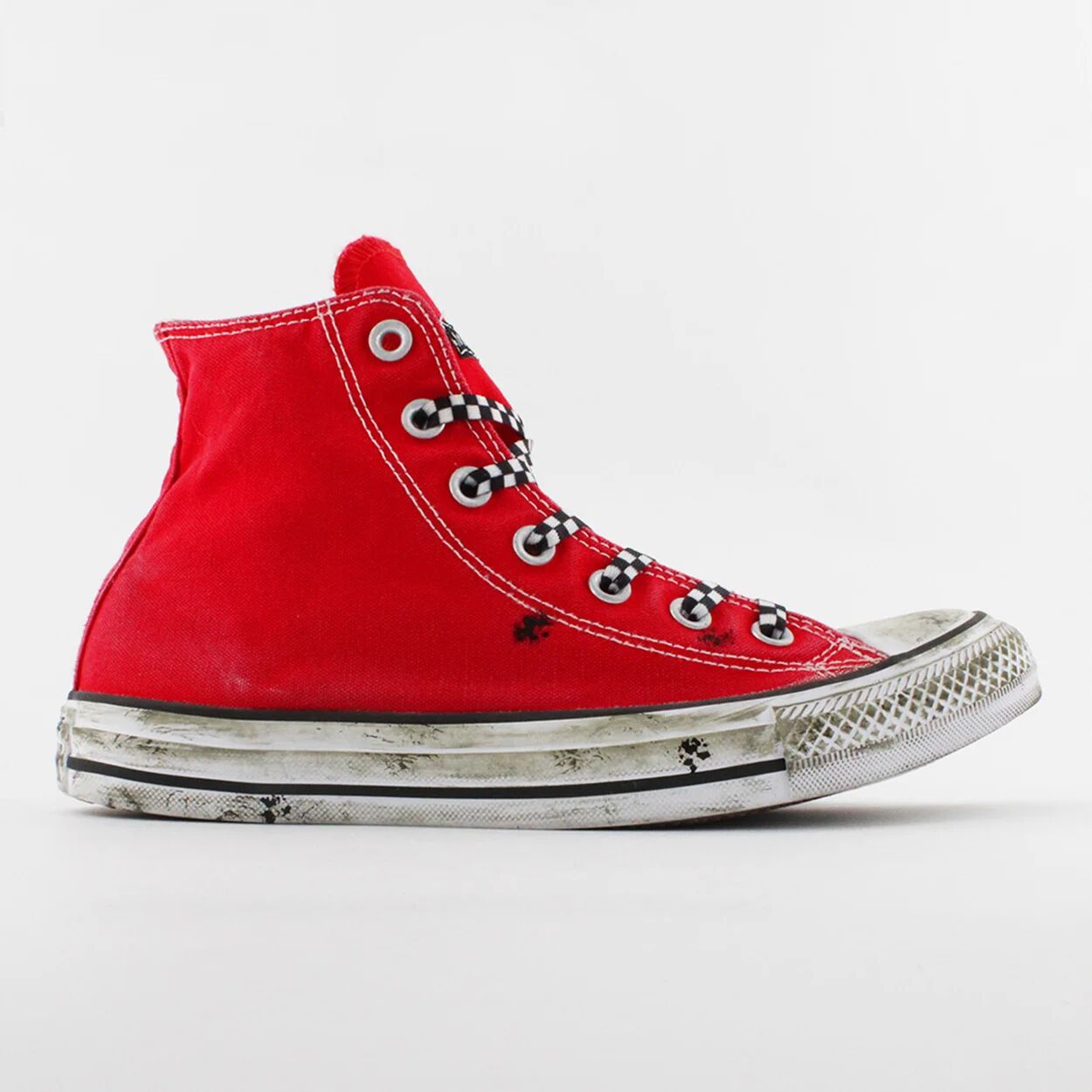 Mimanera CONVERSE ALL STAR Sneakers in tela sporcate con vernice rosse Mimanera CONVERSE ALL STAR Sneakers in tela sporcate con vernice rosse