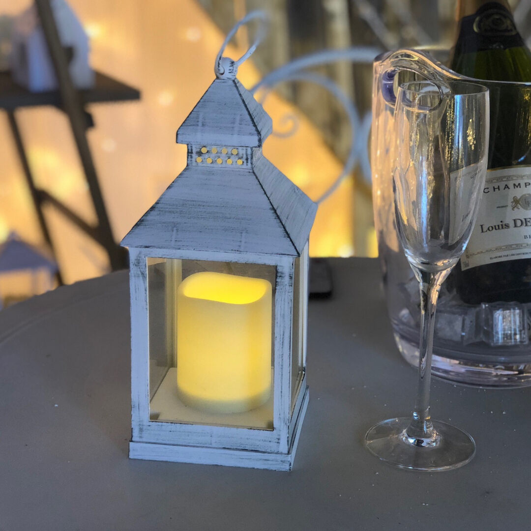 Luci Da Esterno Lanterna bianco antico con candela led Classic, effetto fiamma, luce bianco caldo (24 cm) Luci Da Esterno Lanterna bianco antico con candela led Classic, effetto fiamma, luce bianco caldo (24 cm)