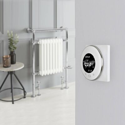 Bianchi Scaldalviette Misto Tradizionale Bianco – 930mm x 620mm – Con Termostato Wi-Fi e Copri Cavo Bianchi Scaldalviette Misto Tradizionale Bianco – 930mm x 620mm – Con Termostato Wi-Fi e Copri Cavo
