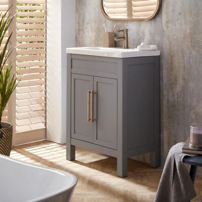 Hudson Reed Mobile Bagno Grigio Chiaro da 600mm con Lavabo e Maniglia Moderna con Impugnatura a Dito in Oro Satinato - Warwick Hudson Reed Mobile Bagno Grigio Chiaro da 600mm con Lavabo e Maniglia Moderna con Impugnatura a Dito in Oro Satinato - Warwick