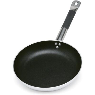 Fasa Padella in alluminio antiaderente con manico in acciaio inox con guaina termoresistente, spessore 3 mm, diam. 28cm Fasa Padella in alluminio antiaderente con manico in acciaio inox con guaina termoresistente, spessore 3 mm, diam. 28cm