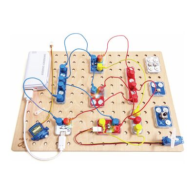Hape - Kit circuiti avanzato Italiano/Inglese/Tedesco (E5203AH02) Hape - Kit circuiti avanzato Italiano/Inglese/Tedesco (E5203AH02)