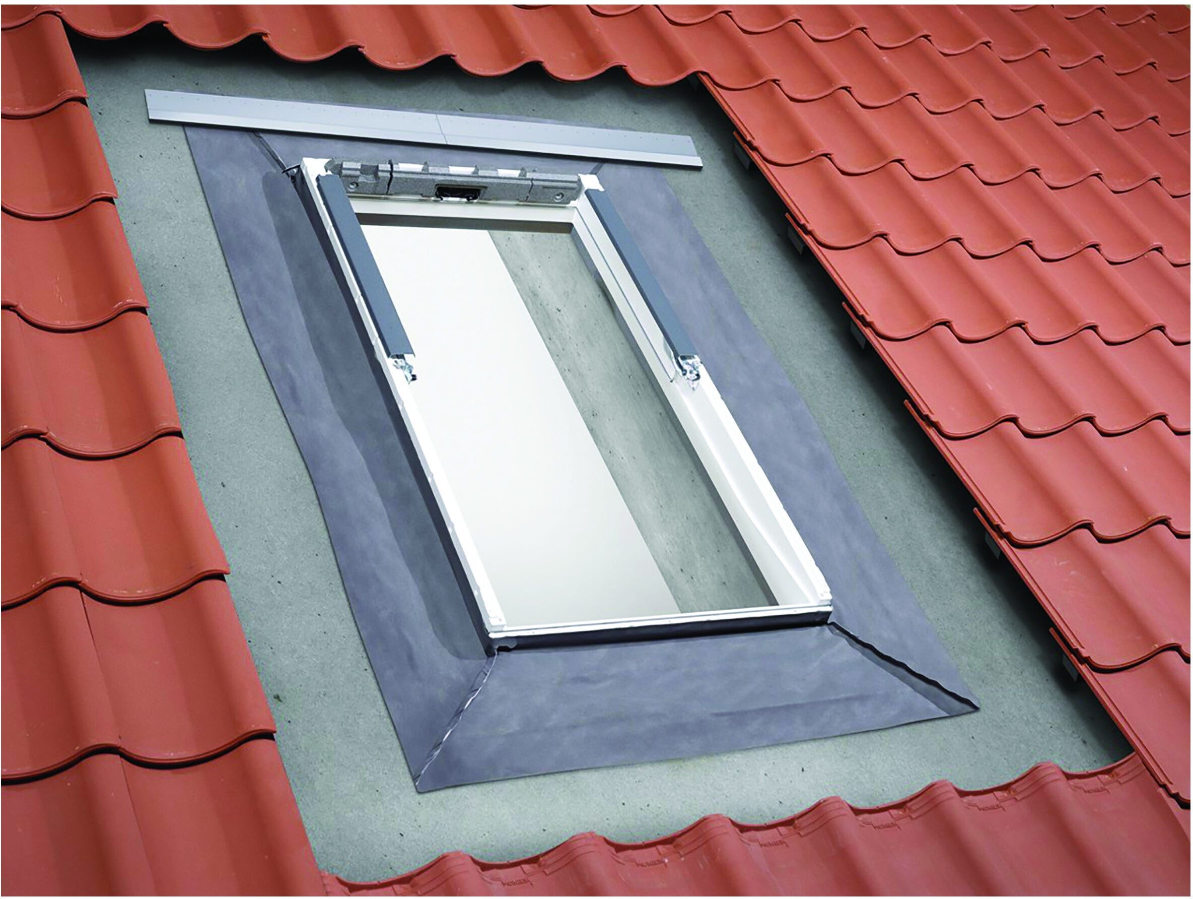VELUX Collare Impermeabilizzante + Cartucce 47x98 Cm (Lxh) VELUX Collare Impermeabilizzante + Cartucce 47x98 Cm (Lxh)
