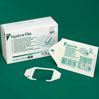 Tegaderm Film Medico 3M - Cerotto Trasparente 4,4x4,4cm Tegaderm Film Medico 3M - Cerotto Trasparente 4,4x4,4cm