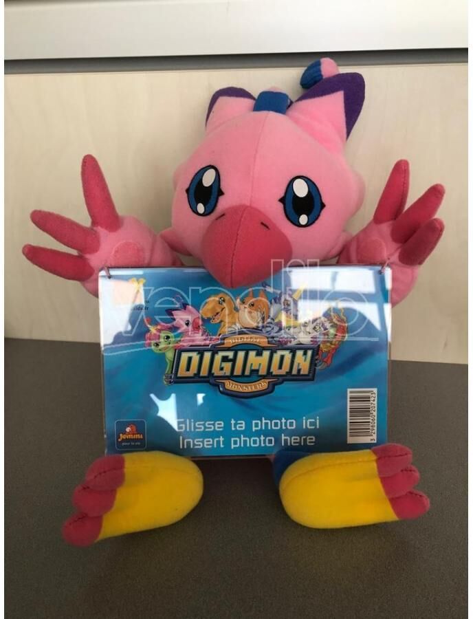 ALTRO Digimon - Peluche Digimon Biyomon Rosa Con Cornice Davanti 20cm