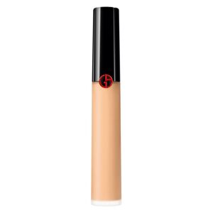 Armani Power Fabric + Concealer Un Correttore Liquido A Lunga Tenuta E Ad Alta Coprenza Con Un Finish Mat Vellutato.