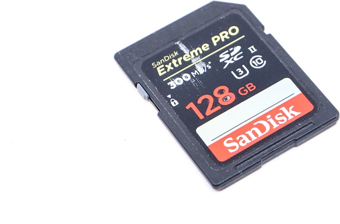 sandisk 128gb extreme pro 300 mb/s uhs-ii sdxc (condition: excellent)