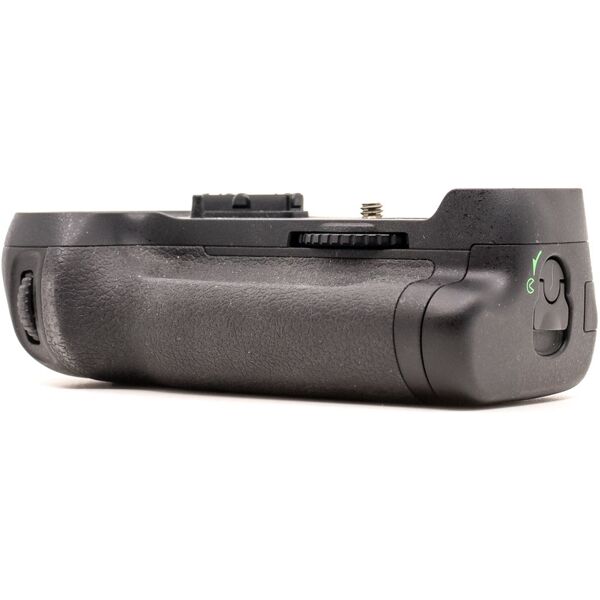 nikon mb-d12 battery grip (condition: excellent)