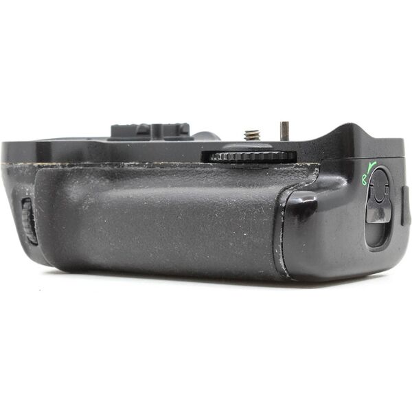 nikon mb-d11 battery grip (condition: heavily used)