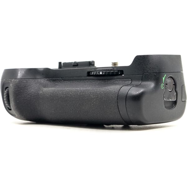 nikon mb-d12 battery grip (condition: well used)