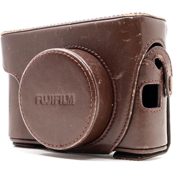 fujifilm x100 leather case (condition: good)