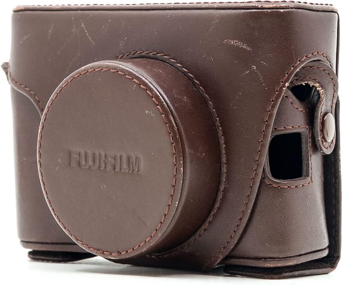 fujifilm x100 leather case (condition: well used)