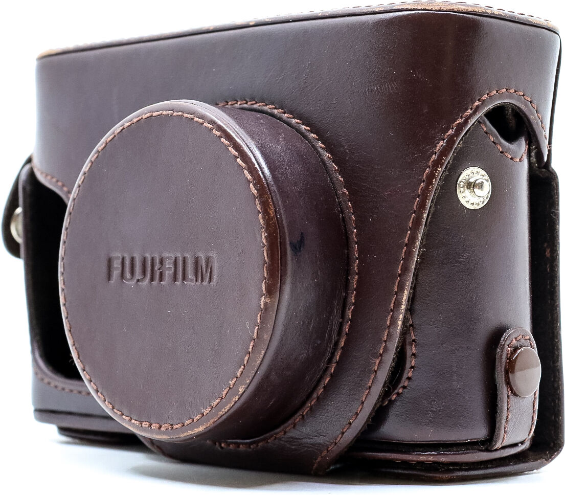 fujifilm x100 leather case (condition: good)