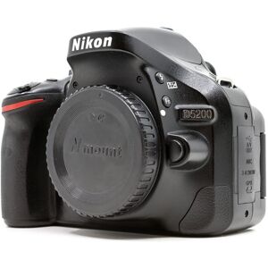 Nikon D5200 (Condition: Good)