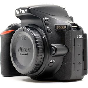 Nikon D5600 (Condition: Excellent)