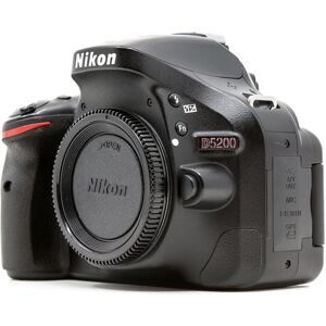 Nikon D5200 (Condition: Excellent)