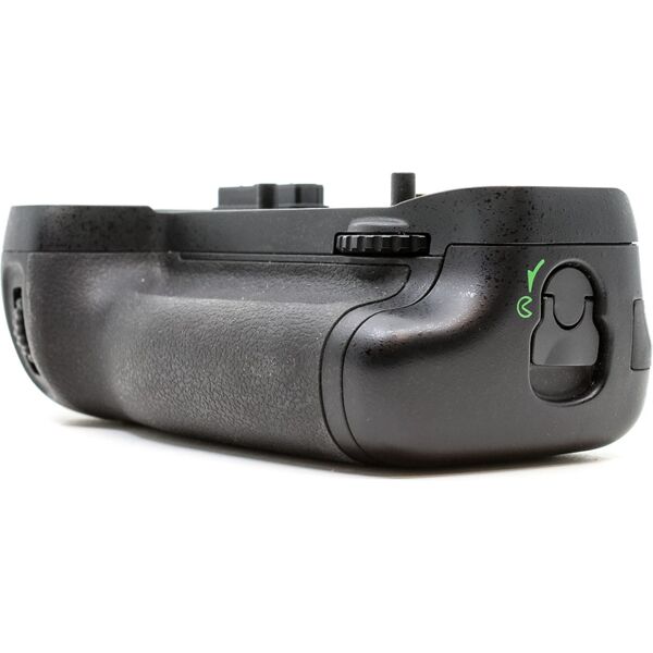 nikon mb-d15 battery grip (condition: excellent)