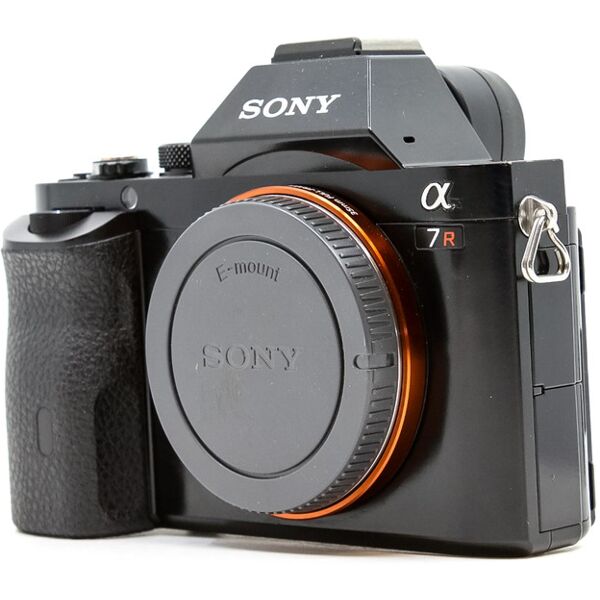 sony alpha a7r (condition: well used)