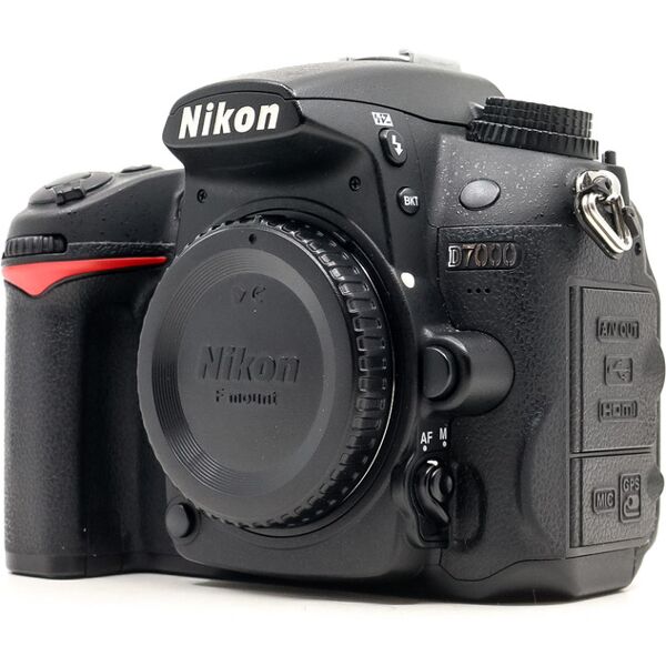 nikon d7000 (condition: excellent)