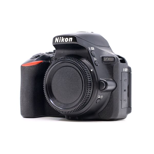 nikon d5600 (condition: like new)