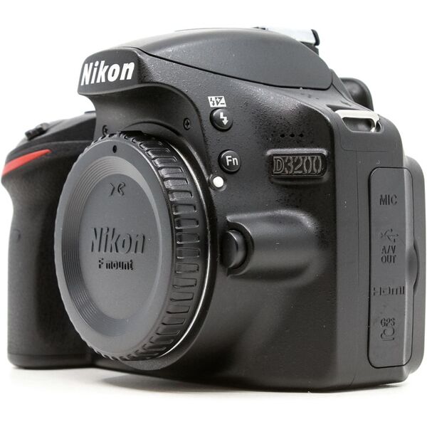 nikon d3200 (condition: excellent)